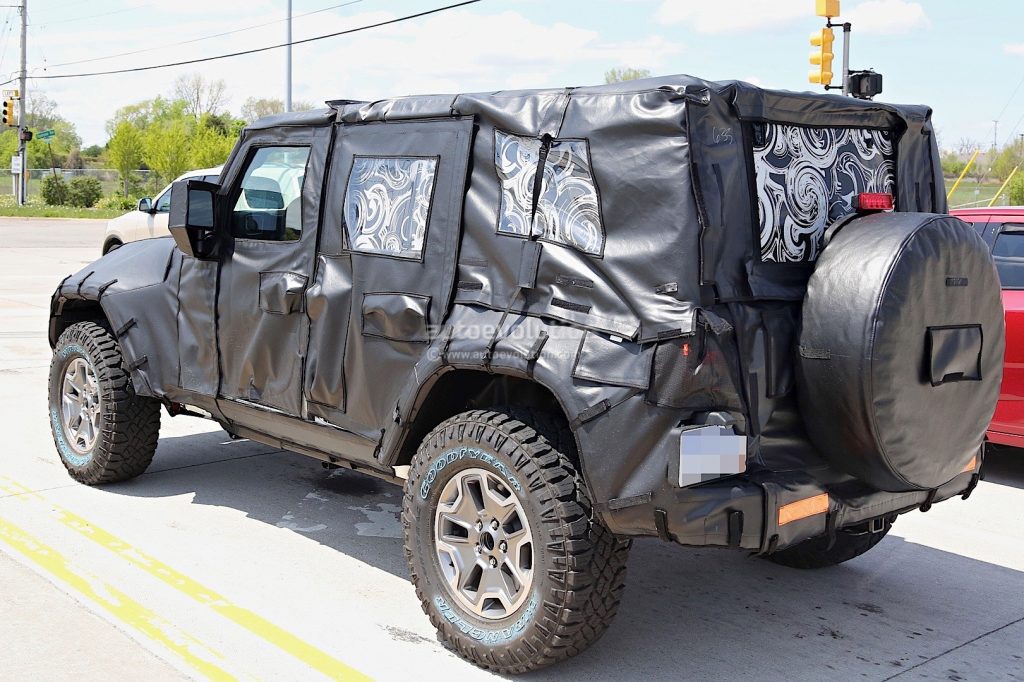 Spy shot of the 2018 Jeep Wrangler JL